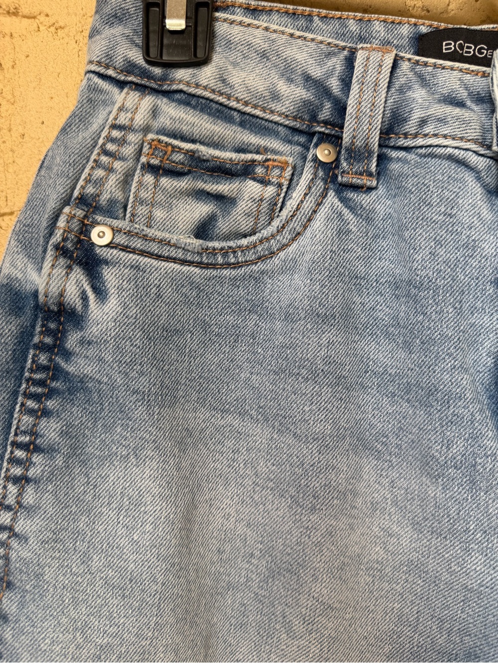 BCBGeneration Barrel Leg Jeans 0/24 Light Blue - Picture 4 of 12